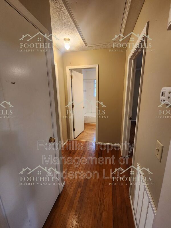 Building Photo - 413 Spring Park Dr