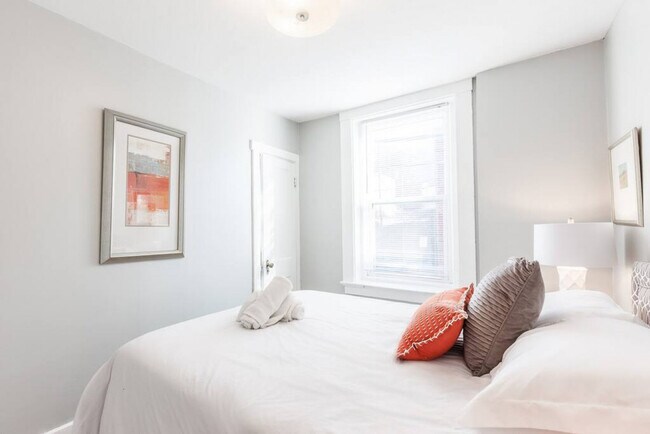 Building Photo - 1614 Mansfield St