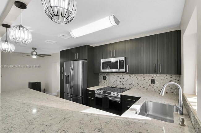 Building Photo - 1610 SW 30th Pl