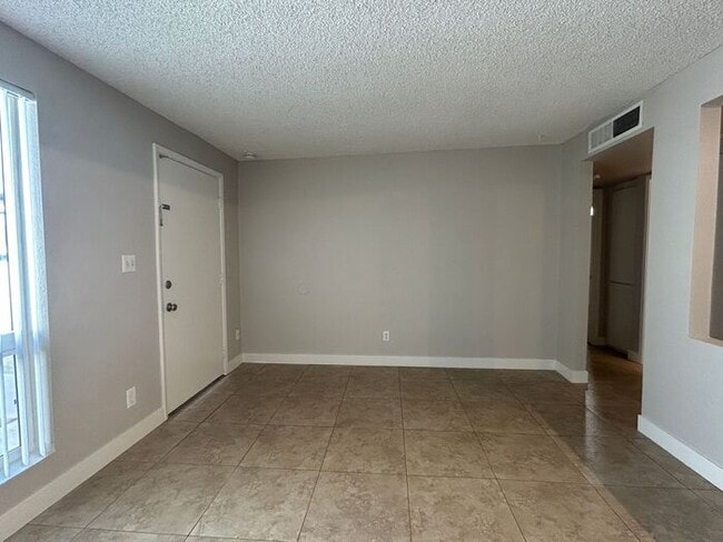 Building Photo - 859 S Ext Rd