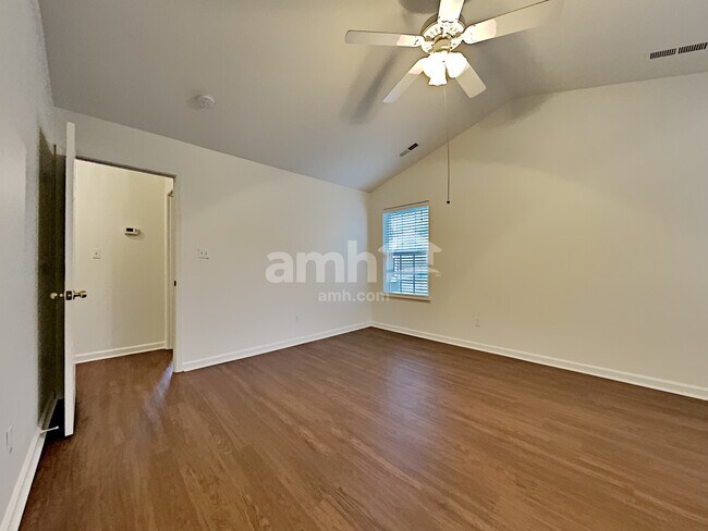 Building Photo - 815 Dowry Lane