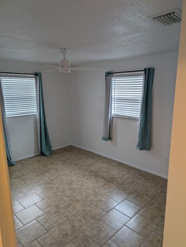 Building Photo - 411 Marjon Ave
