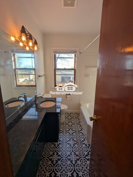 Building Photo - 5820 43rd Ave S