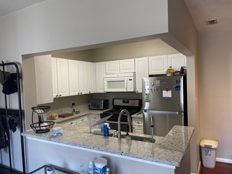 Building Photo - 20311 Beechwood Ter