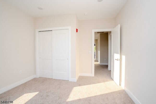 Building Photo - 112 Village Dr