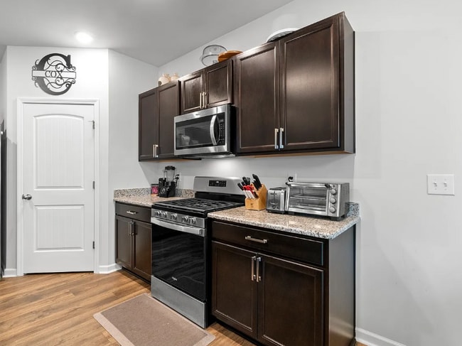 Building Photo - 5049 Hunters Village Dr