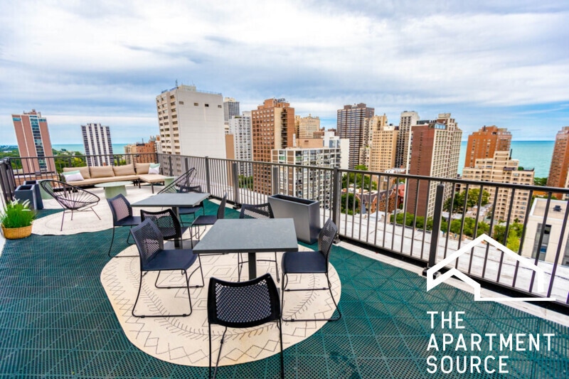 Building Photo - 1354 N Dearborn St