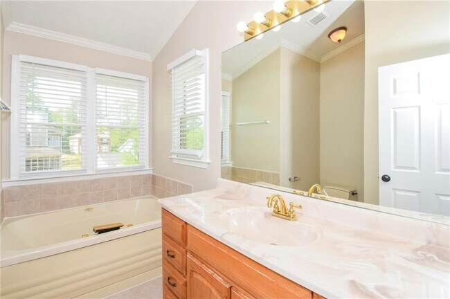Building Photo - 4609 Pine Harbor Ct NE