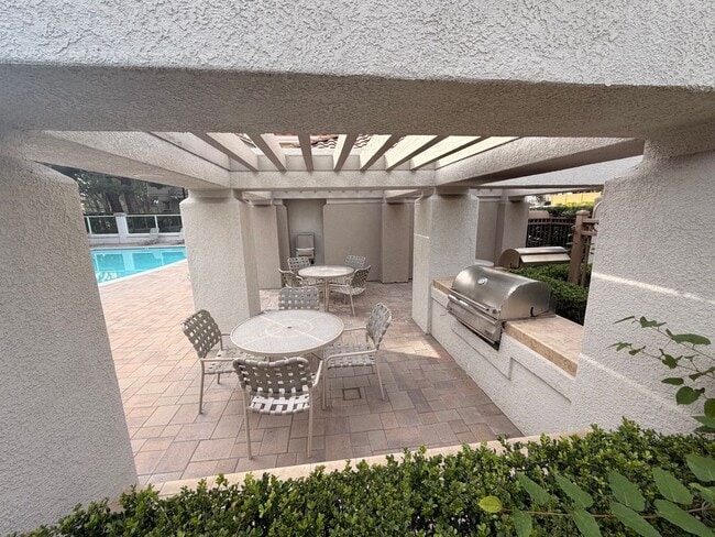 Building Photo - Very Spacious 1 Bed, 1 Bath Condo in Mission Viejo For Rent-In Unit Laundry and Attached Garage