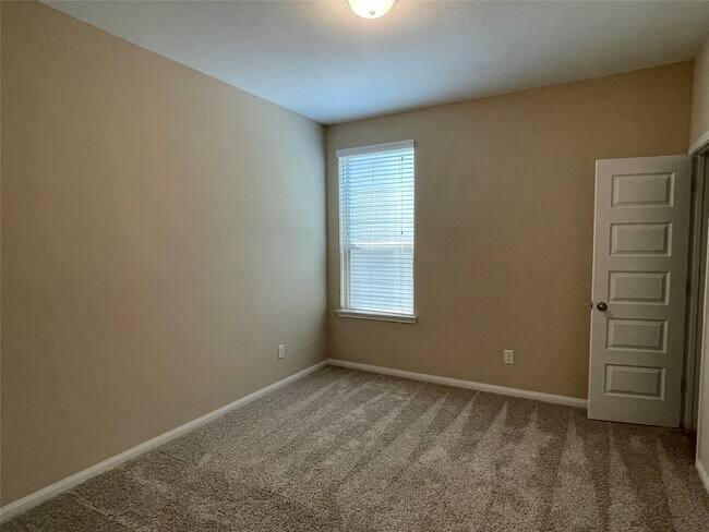 Building Photo - 10418 Quiet Courtyard Rd