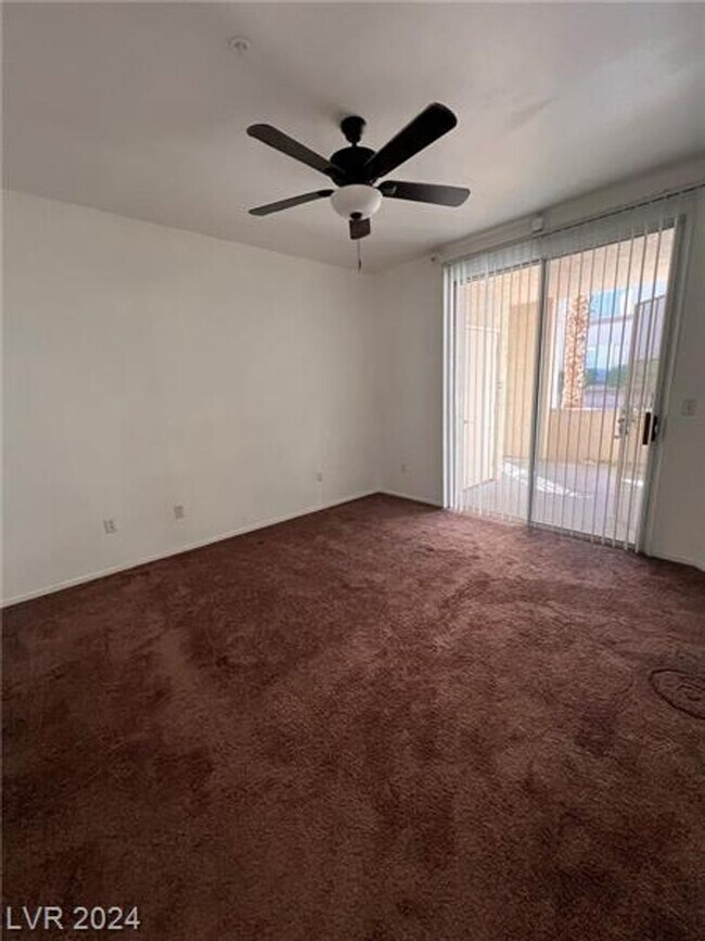 Building Photo - Gated Community / One Bedroom / 1 Car Garage