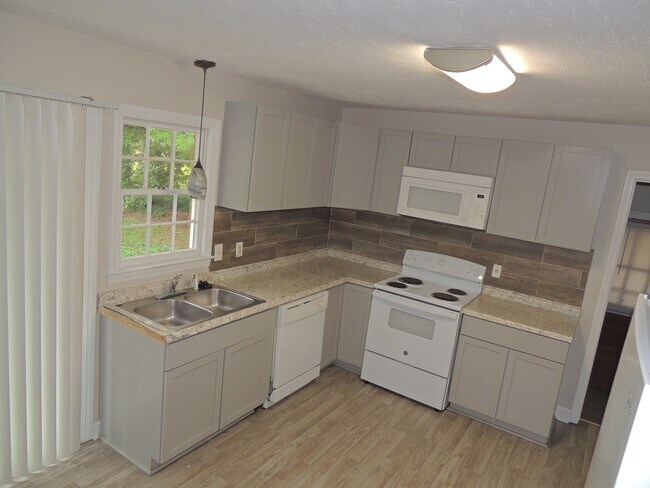 Building Photo - 145 Summerhill Rd