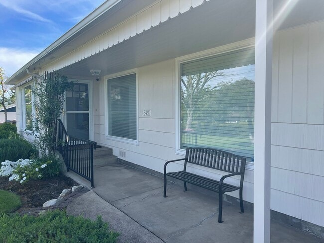 Building Photo - Updated 3 bedroom, 2 bath home