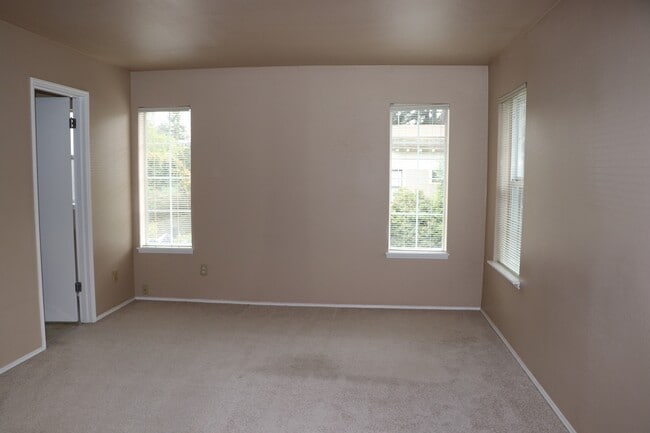 Building Photo - 3 Bed 2.5 Bath House In Leschi