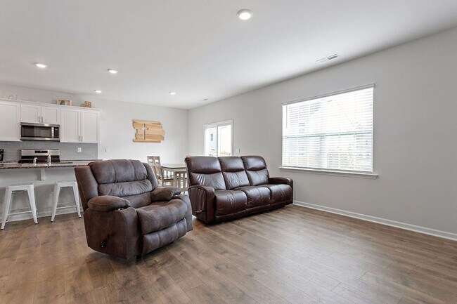 Building Photo - Spacious 5 BR for Rent in Wendall-Availabl...