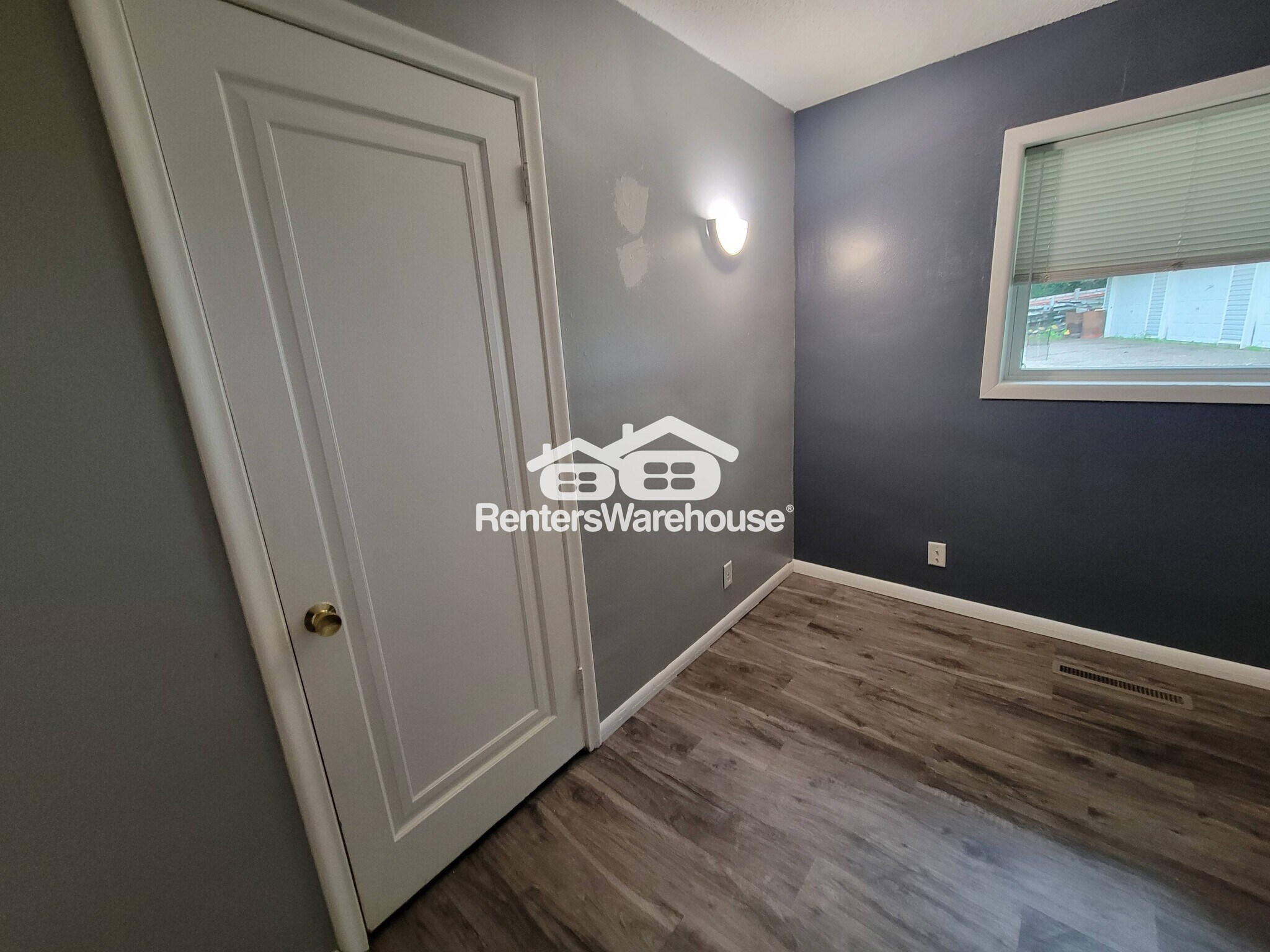 Building Photo - 9375 Country Dr