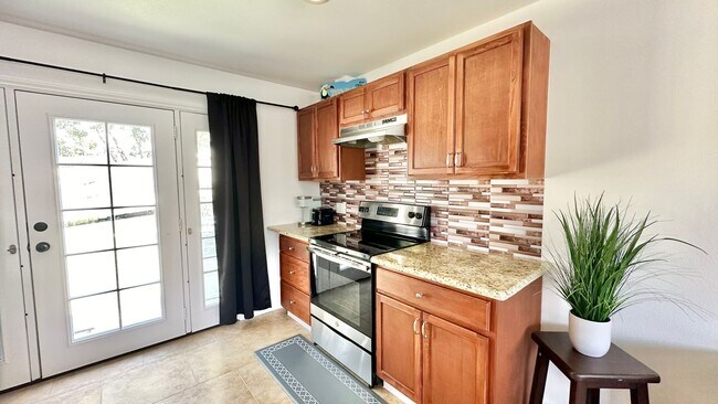 Building Photo - Spacious & Private Studio Layout Guest Hom...