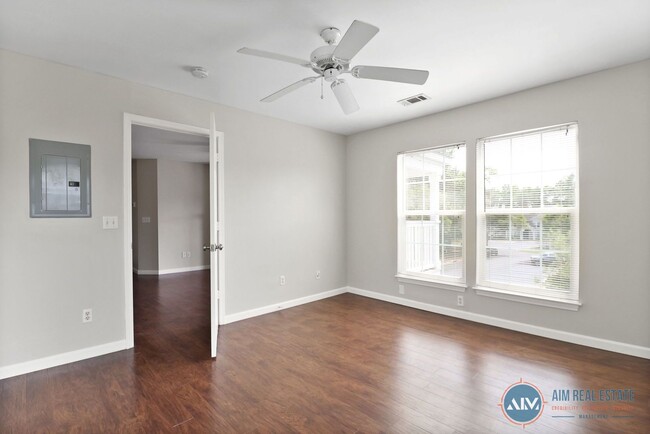 Building Photo - Bright, Freshly Updated 2BR/2BA Condo at T...