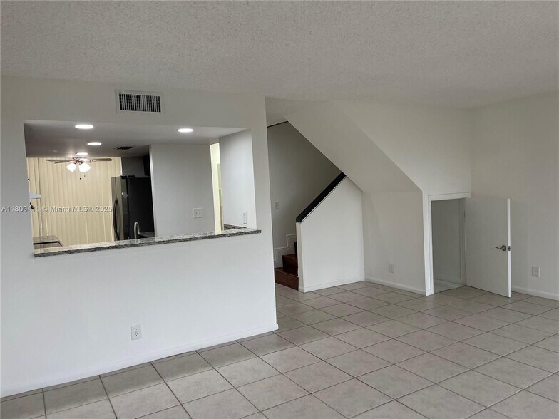 Building Photo - 2961 SW 87th Ave