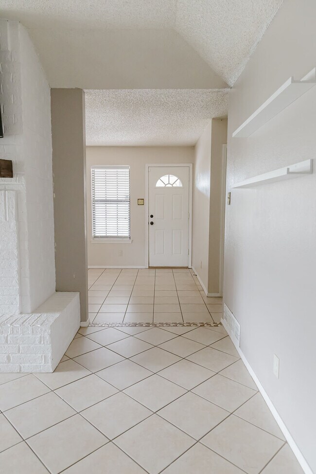 Building Photo - 1105 Gordon Blvd