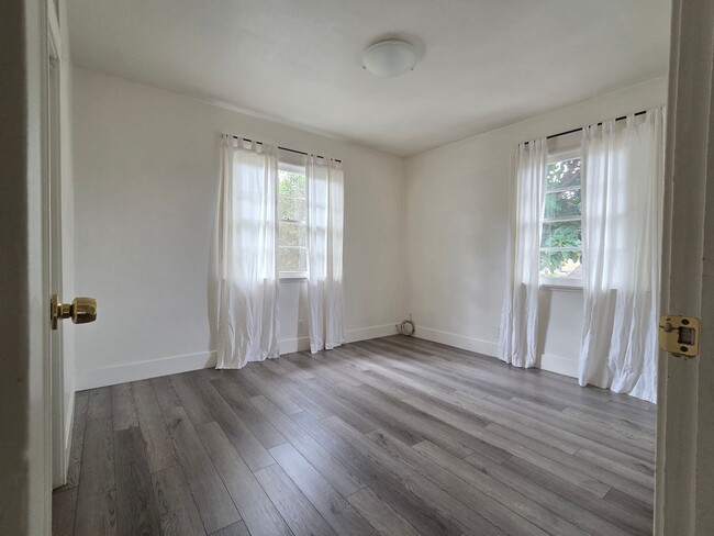 Building Photo - Move-In Ready 2-Bedroom Escondido Charmer!