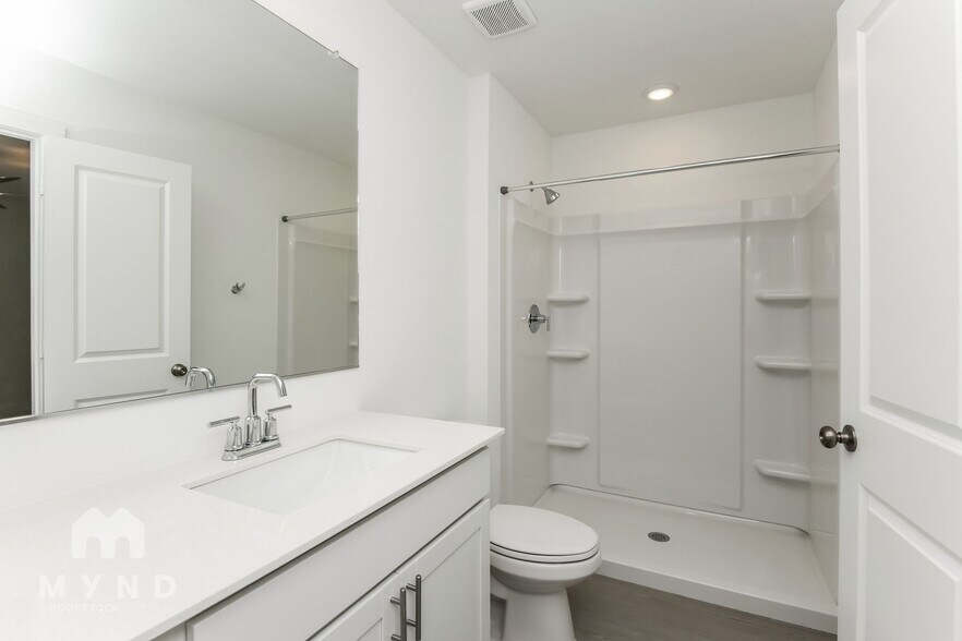 Building Photo - 2721 Ctr Crk Ln