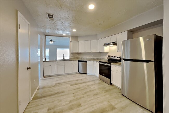 Building Photo - 7307 Daylight Ln