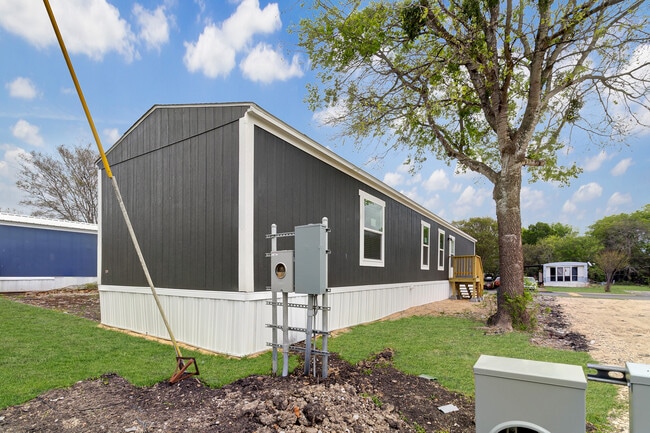 Building Photo - 750 Silent Valley Rd