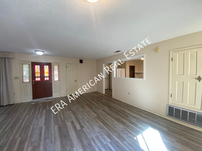 Building Photo - 925 Holbrook Cir