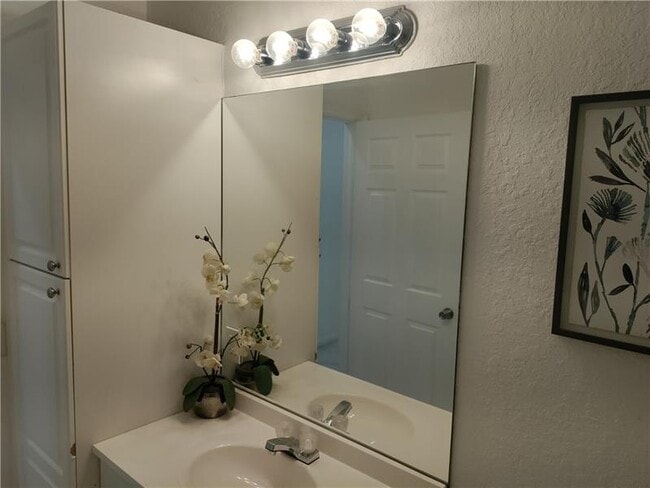 Building Photo - 5845 Eagle Cay Cir