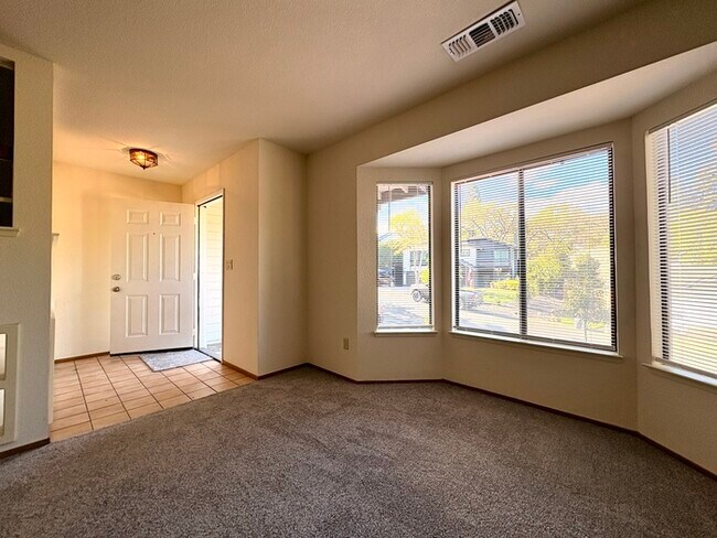 Building Photo - Beautiful Well Kept 3 bedroom for Rent - Folsom