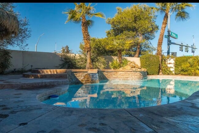 Building Photo - 2536 El Paso Grande Ave