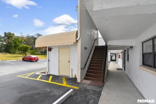 Building Photo - Charming 2BR Condo in Daytona Beach