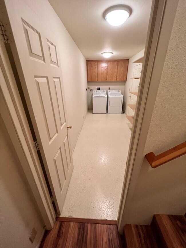 Building Photo - 21896 Fallview Dr