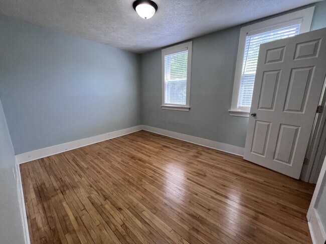 Building Photo - Recently Remodeled Single Family Home within Blocks of Downtown Grand Rapids!