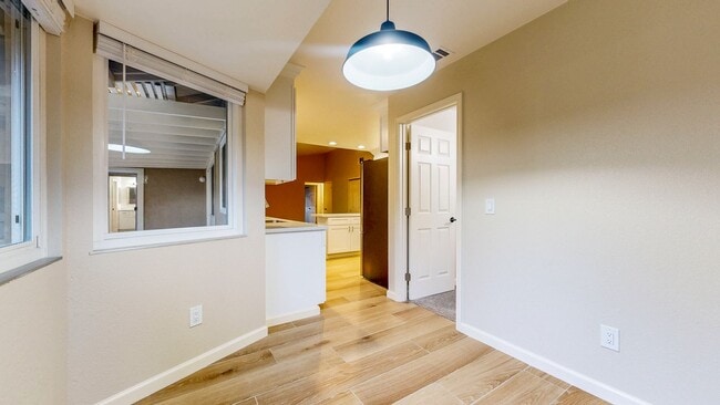 Building Photo - Meticulously Maintained Four Bedroom Singl...
