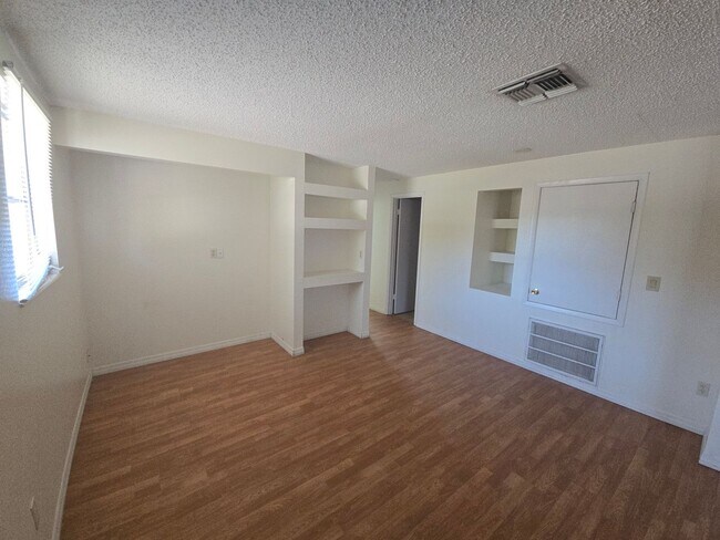 Building Photo - Beautiful 2-Bedroom, 2-Bathroom Home in Spring Hill