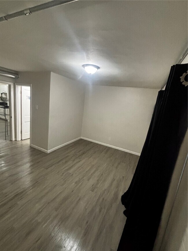 Building Photo - 4025 Hydraulic Ave