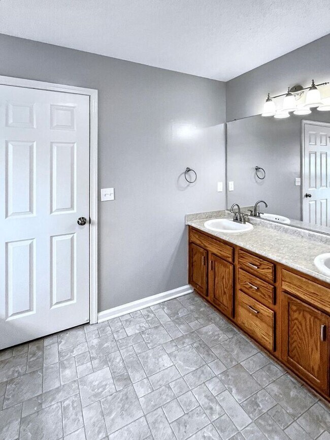 Building Photo - Spacious 3-Bedroom Home with Deck, Firepla...