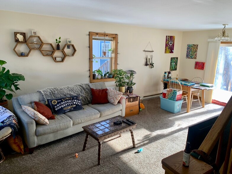 Building Photo - 1023 E Madison St