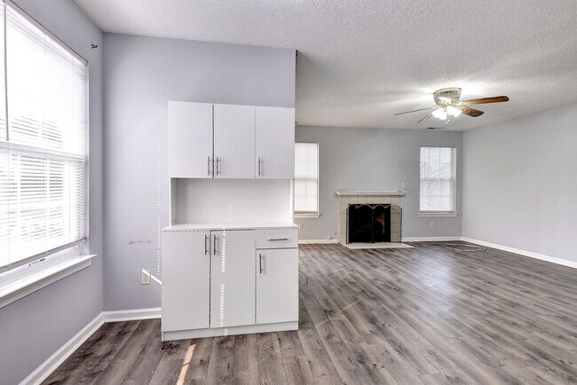 Building Photo - 12928 Daybreak Cir