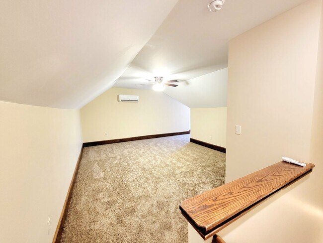Building Photo - 2166 Arlington Ave