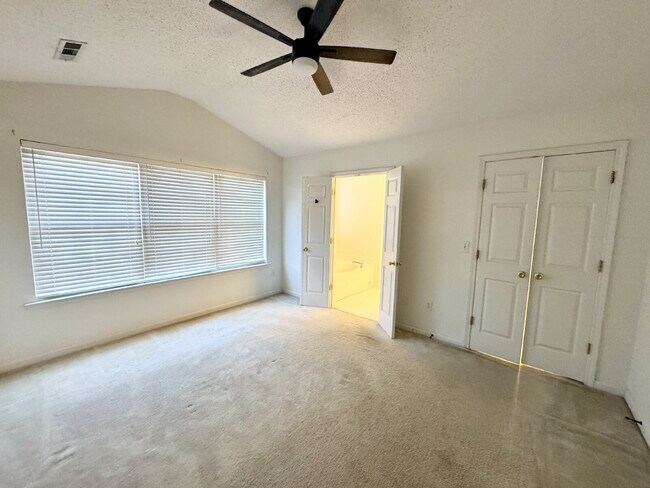 Building Photo - The perfect 3 bed, 2 bath home located in ...