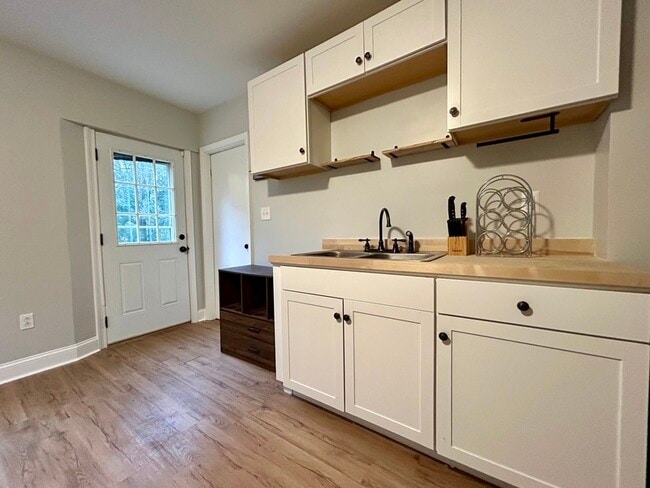 Building Photo - 5922 Amity Pl