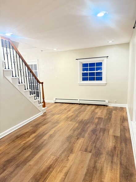 LIVING ROOM - 2525 W Abbott Ave