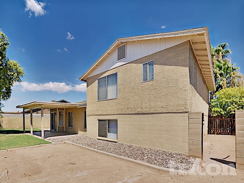 Building Photo - 601 E Palomino Dr