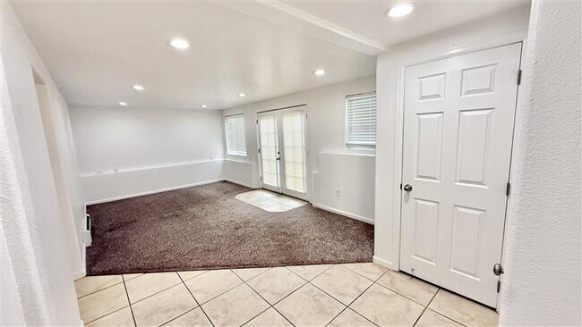 FullSizeRender (1) 6 - Table Mountain Townhomes