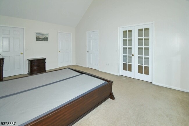 Building Photo - 65 Vones Ln