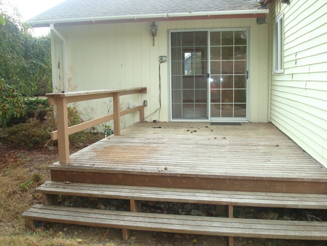 Building Photo - $1,250.00 Move-In Credit! Southside Single...