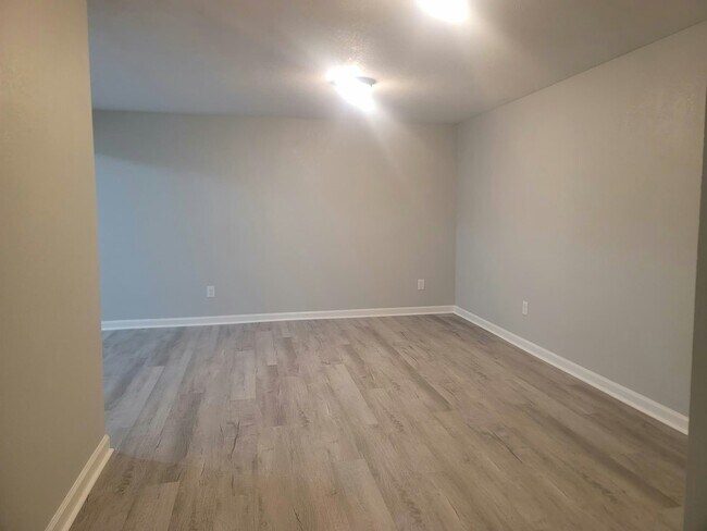 Building Photo - 621 Ridgeway Rd